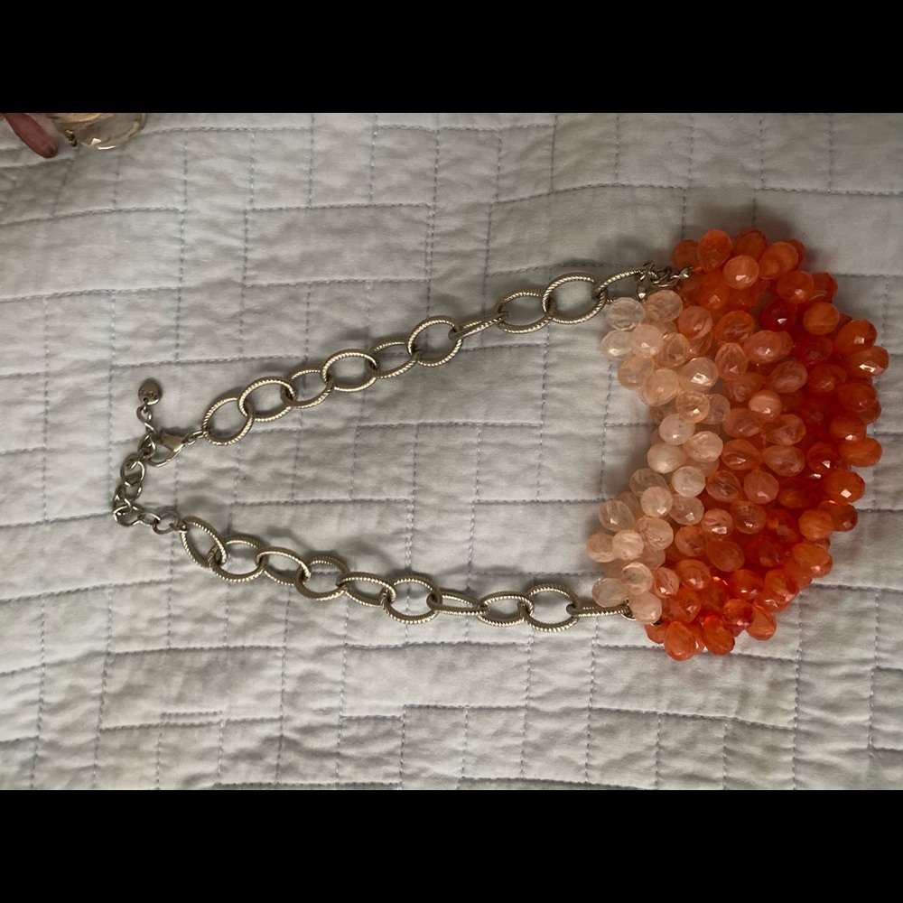 Beaded necklace with silver chain link
